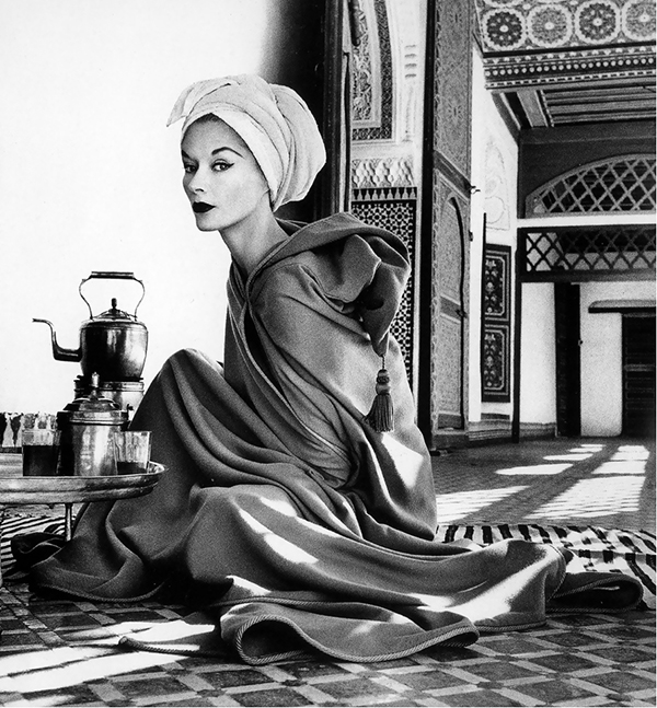 Lisa Fonssagrives su Jean Dèsses chalatu, La Bahia Palace Marrakech, Morocco, 1951, Irving Penn, Vogue, 1952 sausis