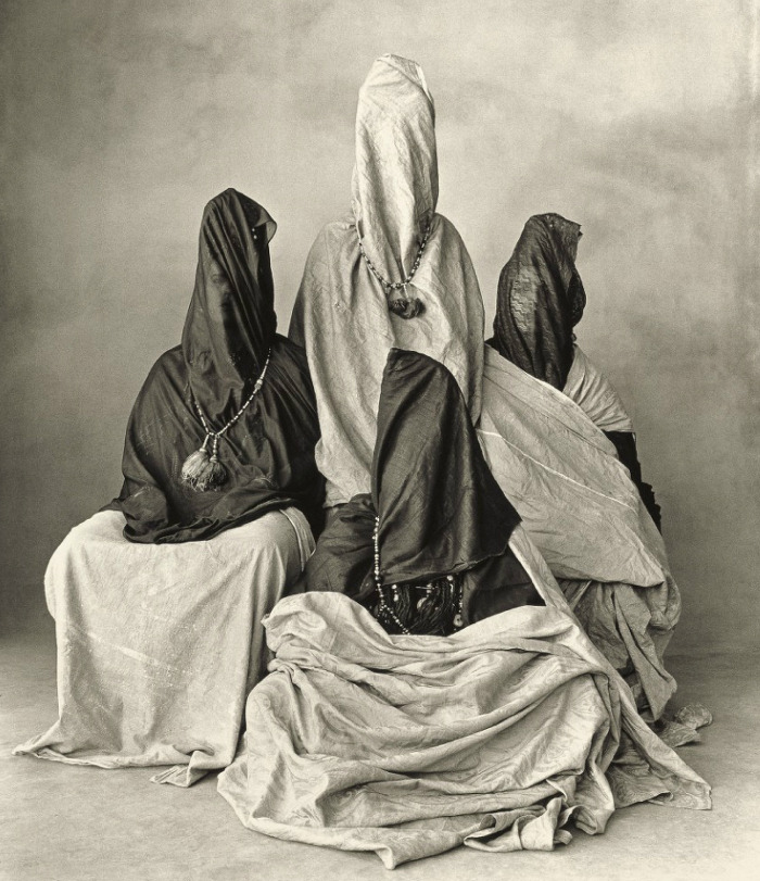 Keturios gražuolės (Morocco), 1971, Irving Penn (nuotraukos kaina 254 500 US$)